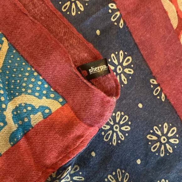 Sherpa Adventure Gear Infinity wool-blend scarf. - Picture 3 of 6